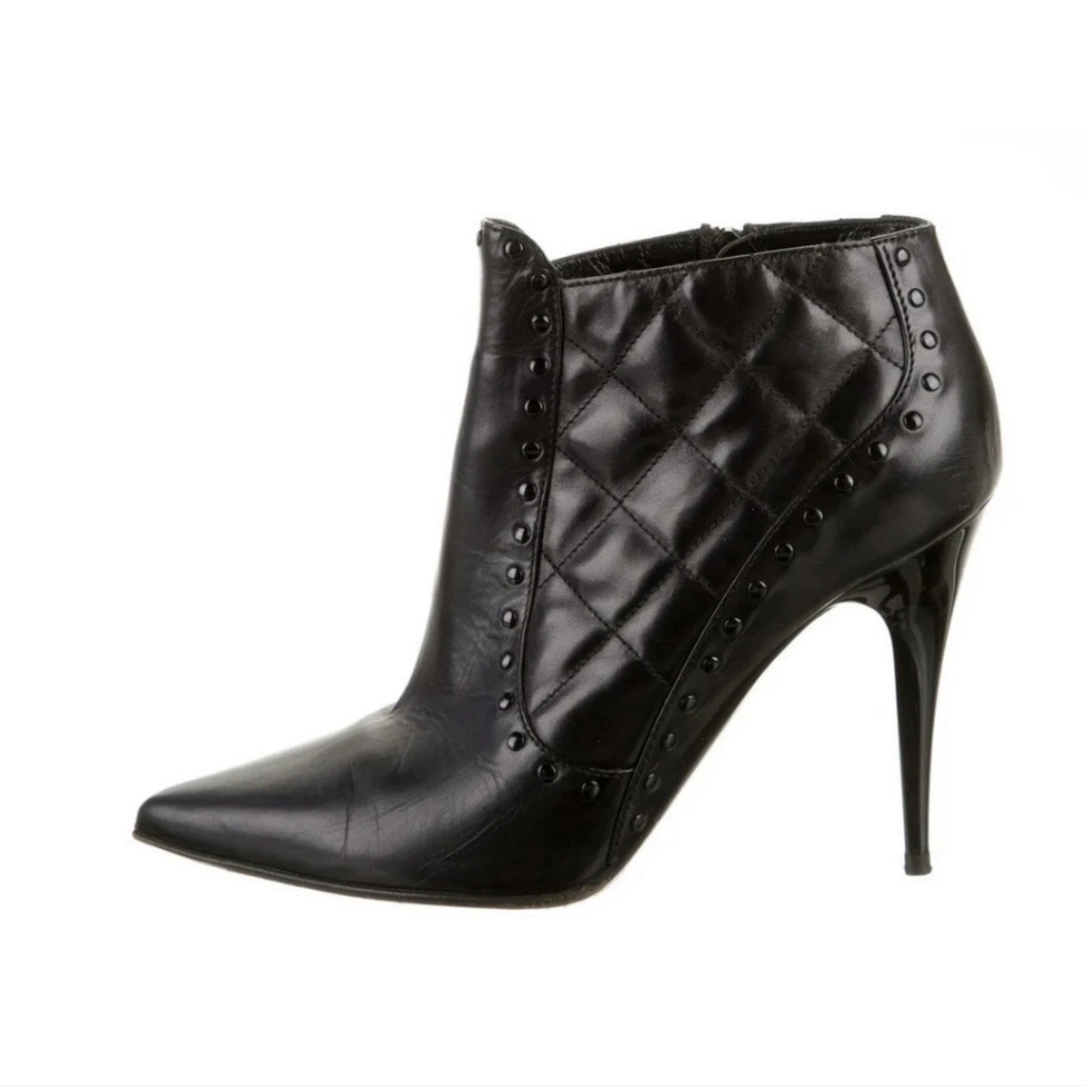 Burberry Quilted Pattern Leather Boots (Authentic)